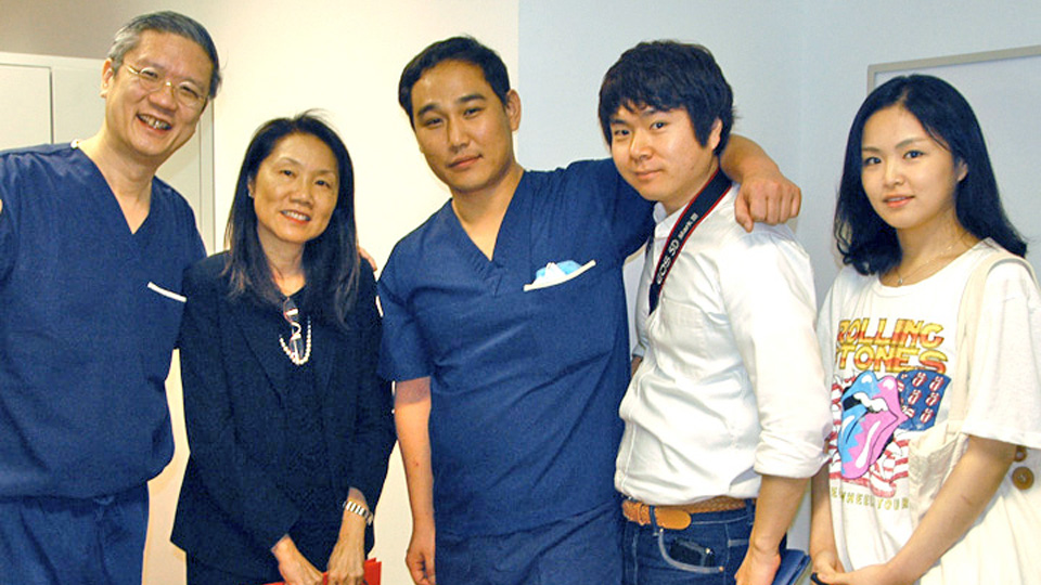 2013_07_08_dr_david_kang_and_staff_02.jpg